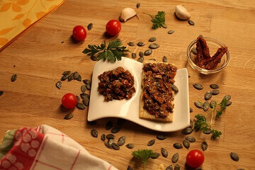 Sun-dried tomato pumpkin seed cream with olives