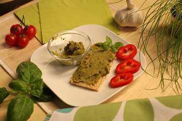 Green pea pesto